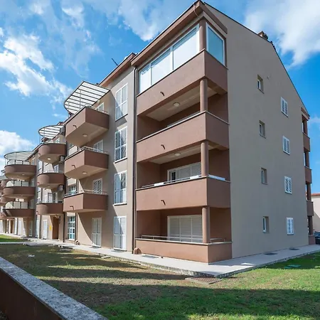 Apartment In With Kitchen Fažana