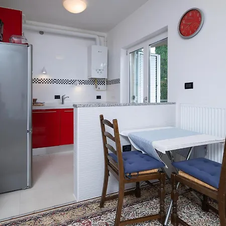 In With Kitchen Apartment